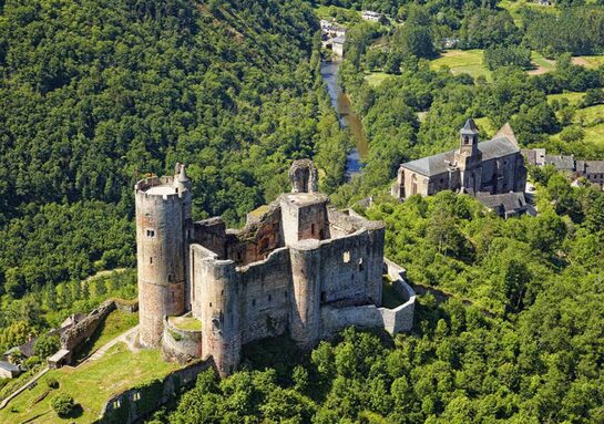 chateau_eglise_XCP3z2v.jpg